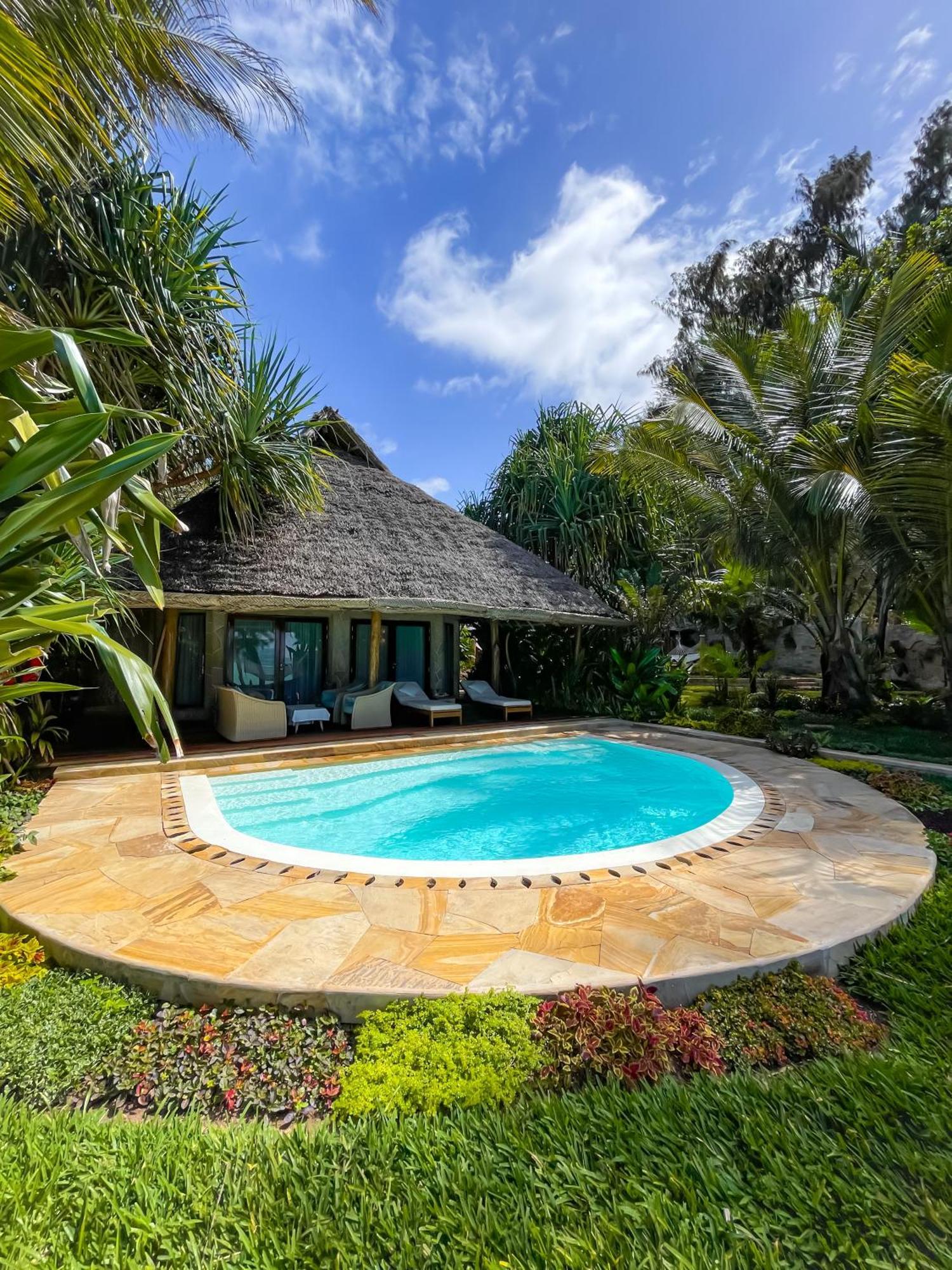 Tulia Zanzibar Unique Beach Resort พองเว ภายนอก รูปภาพ