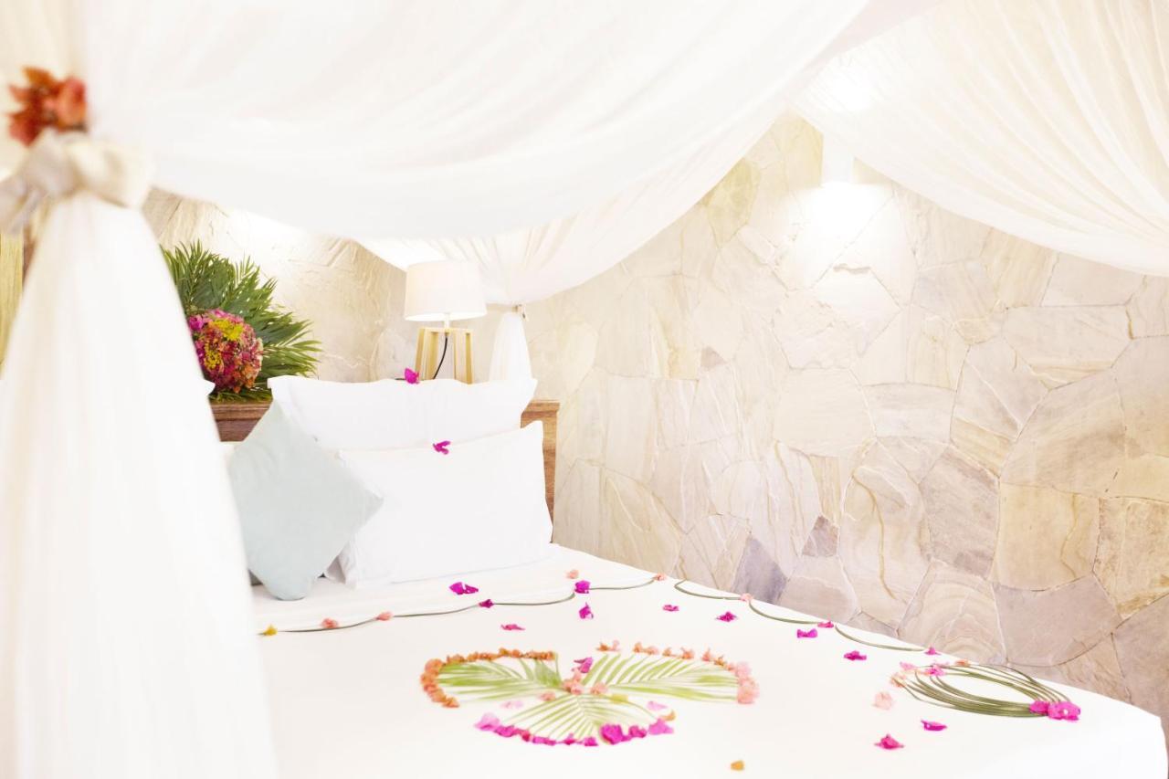Tulia Zanzibar Unique Beach Resort พองเว ภายนอก รูปภาพ